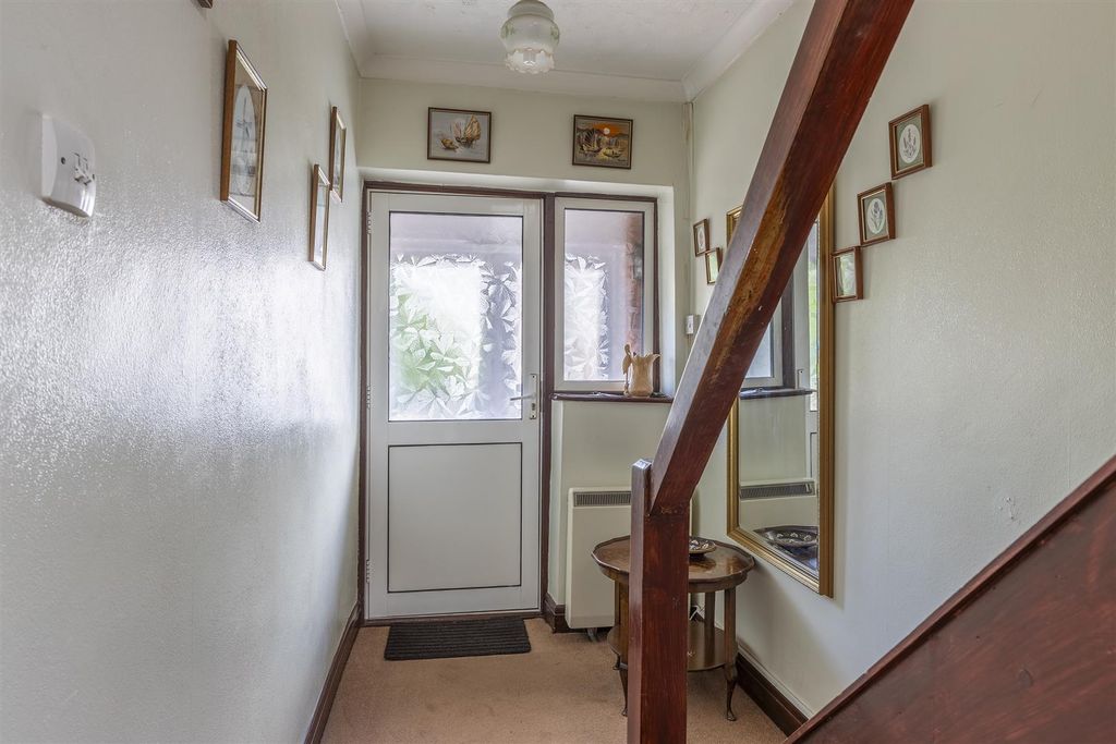 Property photo 3 of 26 Entrance Hall