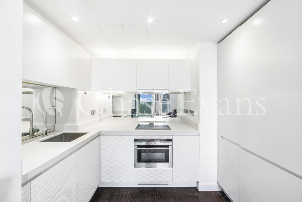 Property photo 2 of 14 Kitchen