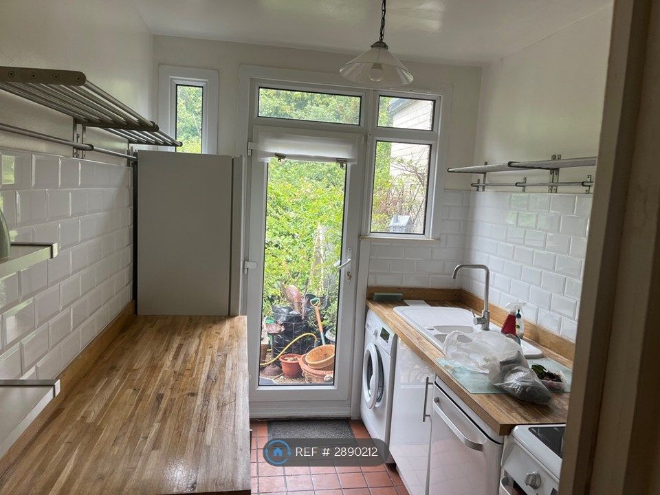 Property photo 2 of 8 Kitchen
