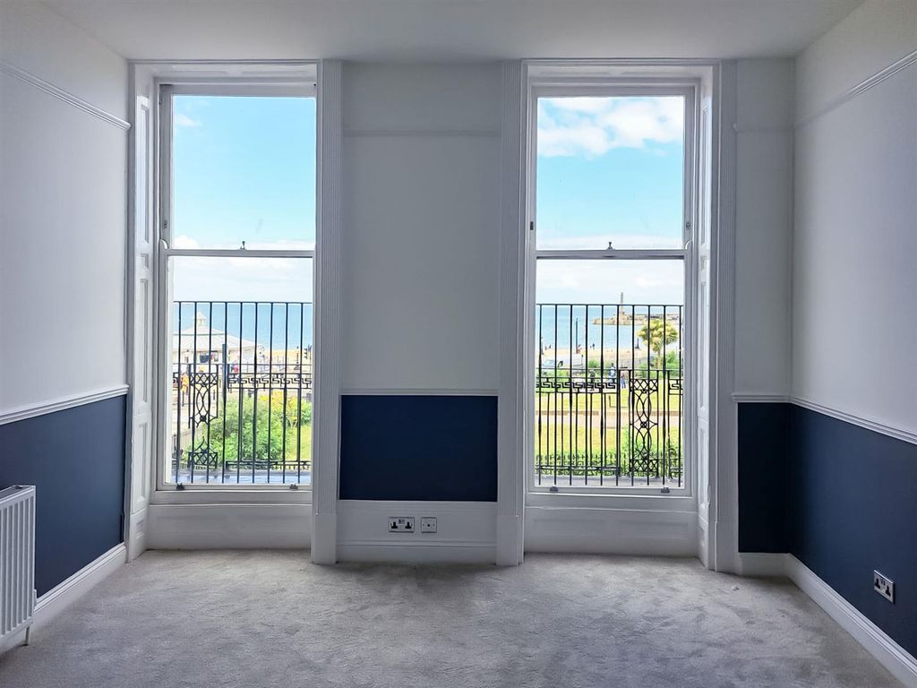 Property photo 2 of 10 Flat 2, 12A Marine Gardens1.Jpg