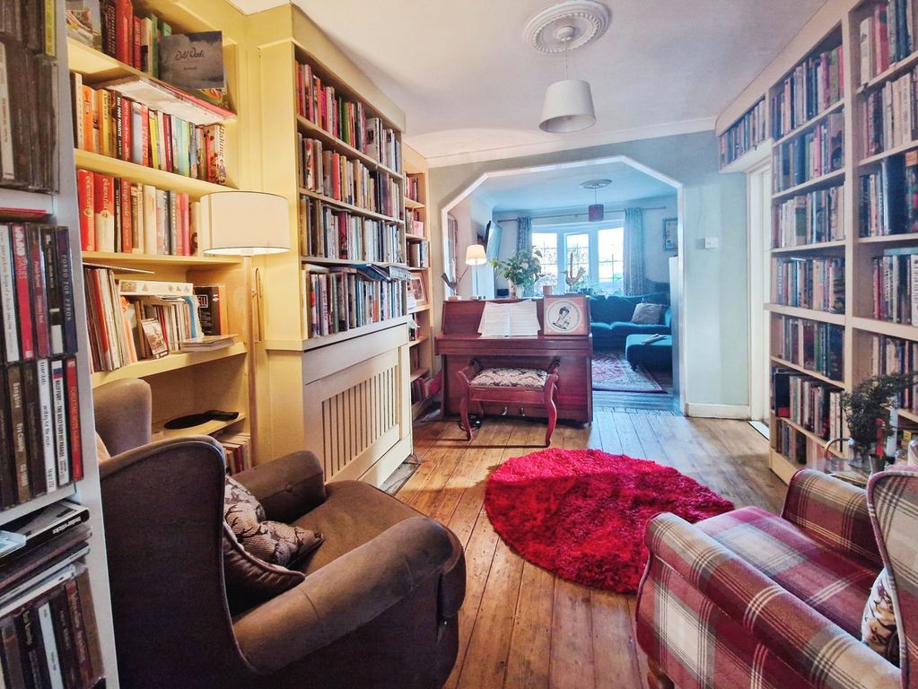 Property photo 3 of 18 5Aeba49B-1000050869