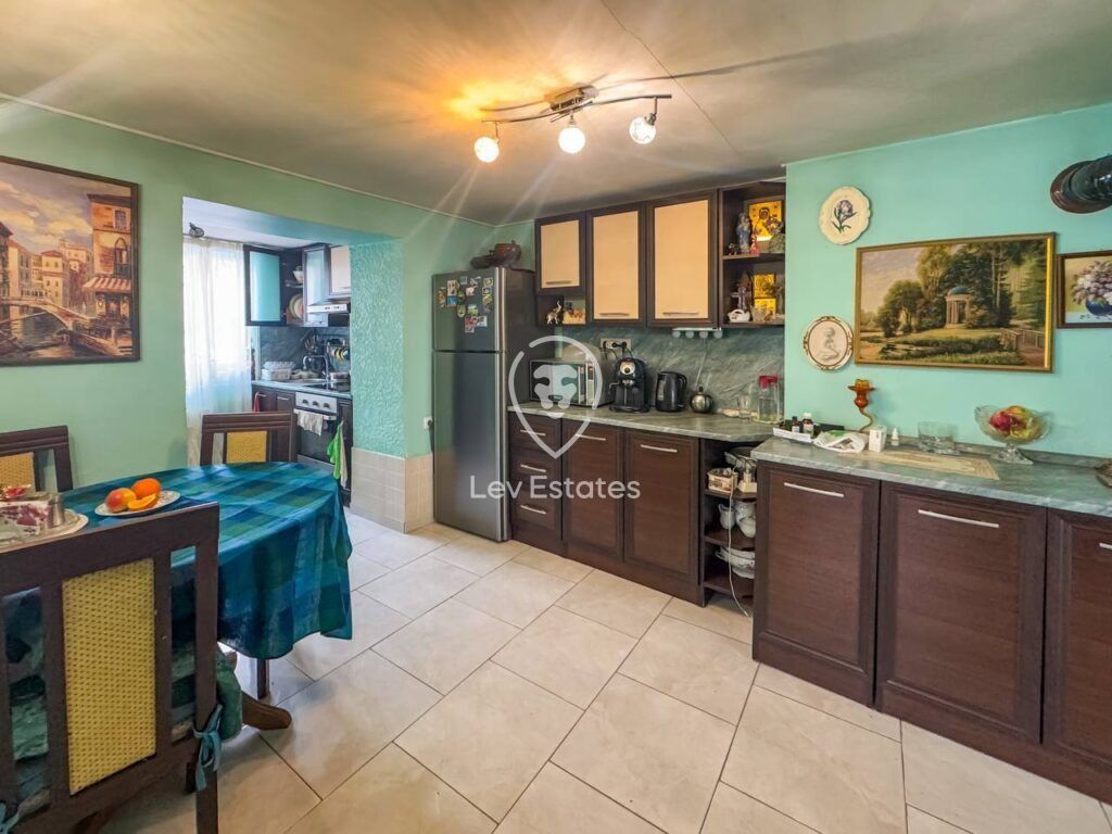 Property photo 3 of 18