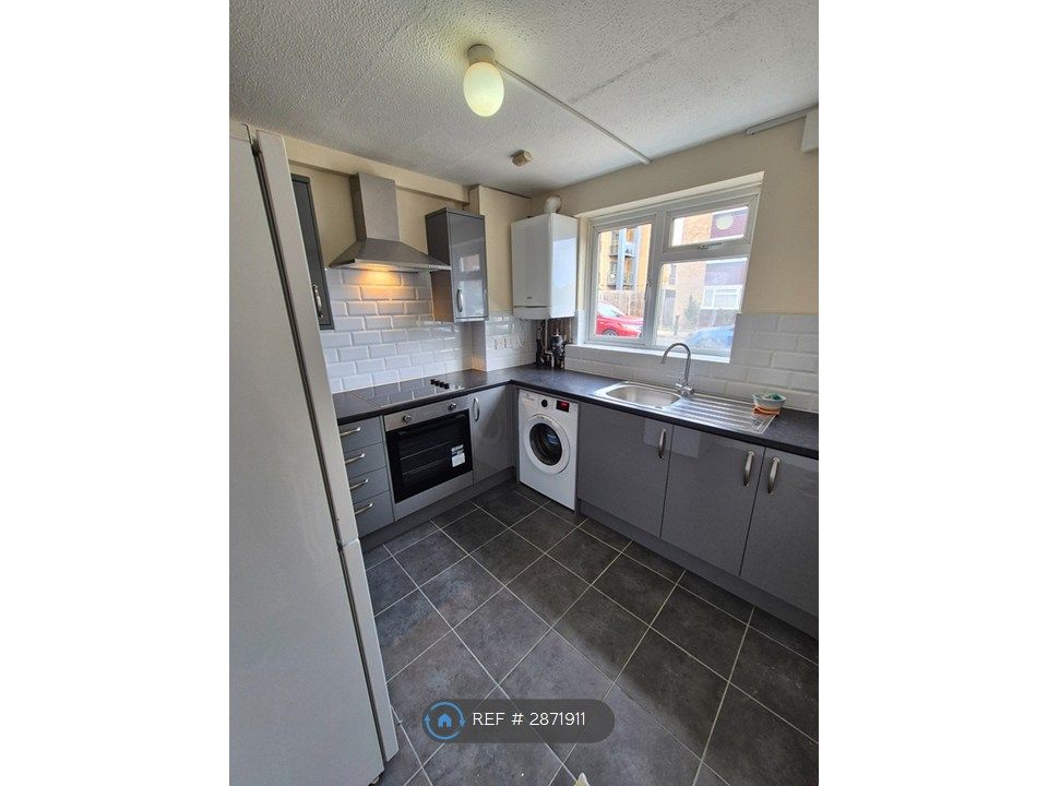 Property photo 2 of 9 Kitchen