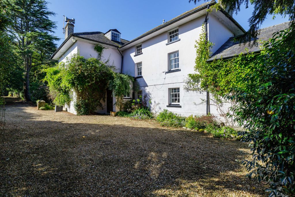 Property photo 3 of 18 Plenty House