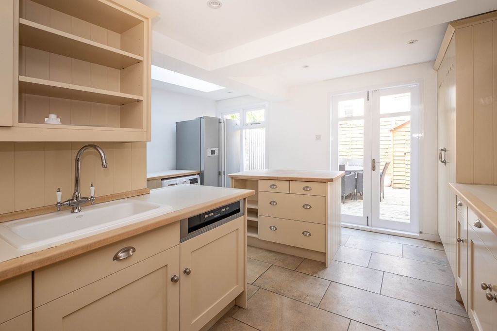 Property photo 2 of 11 16-Dalby-Road-000...