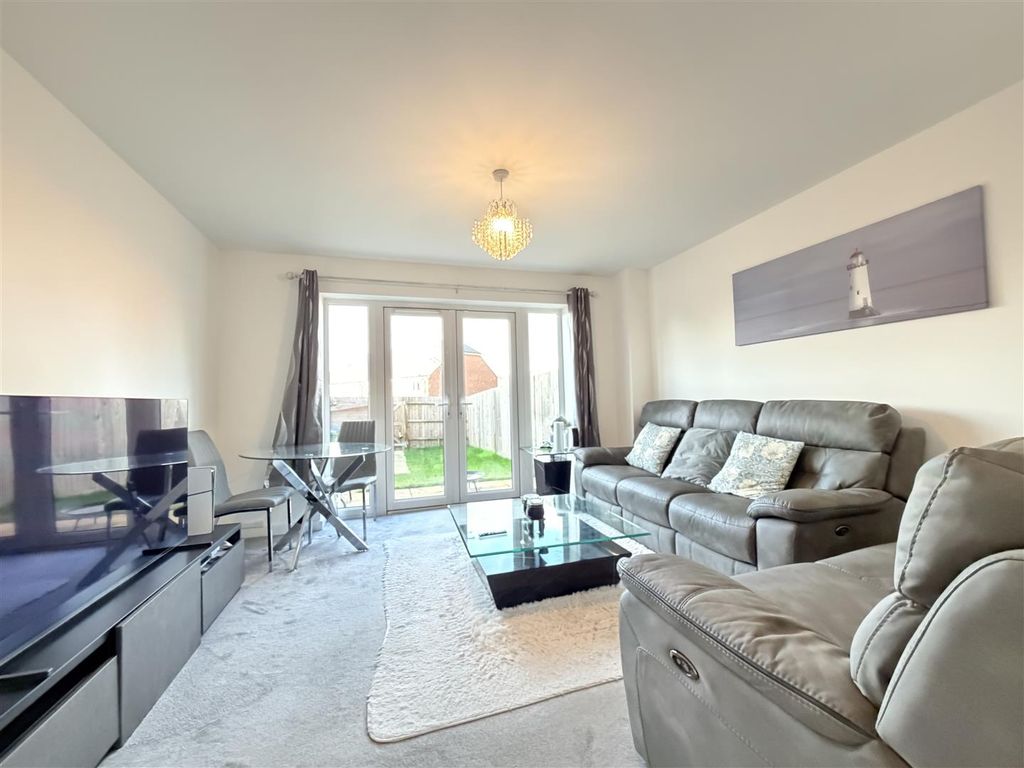 Property photo 3 of 11 Hoppers Lounge.Jpg