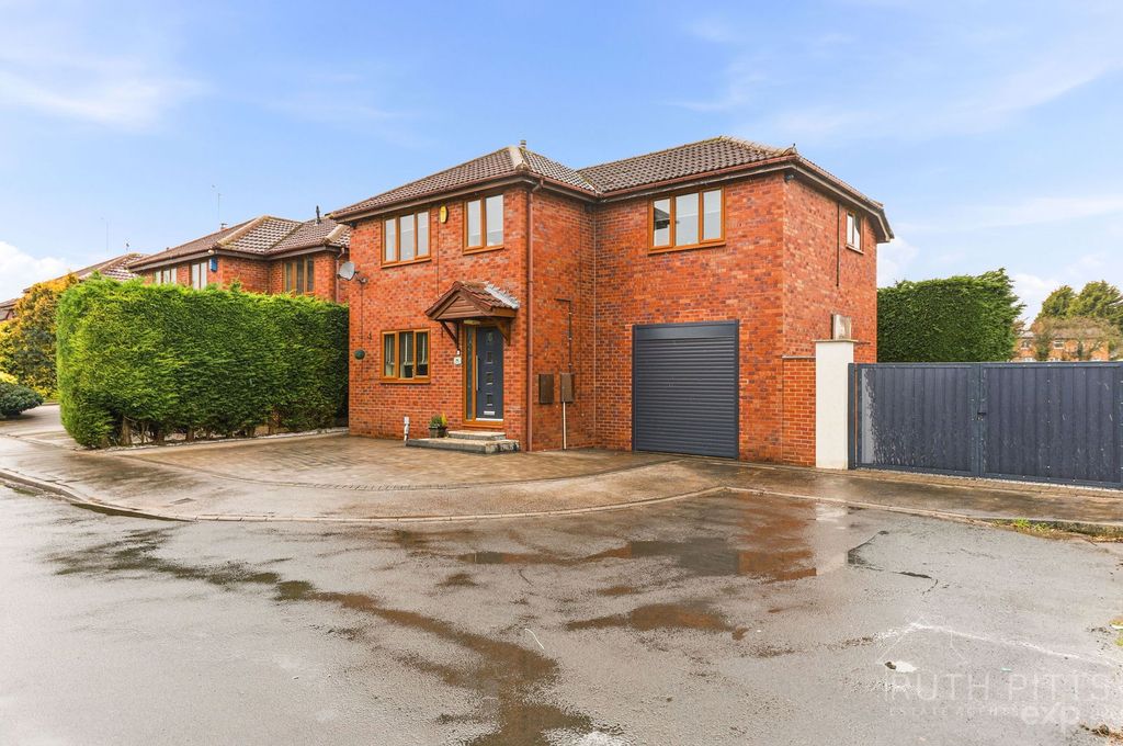 Property photo 2 of 28