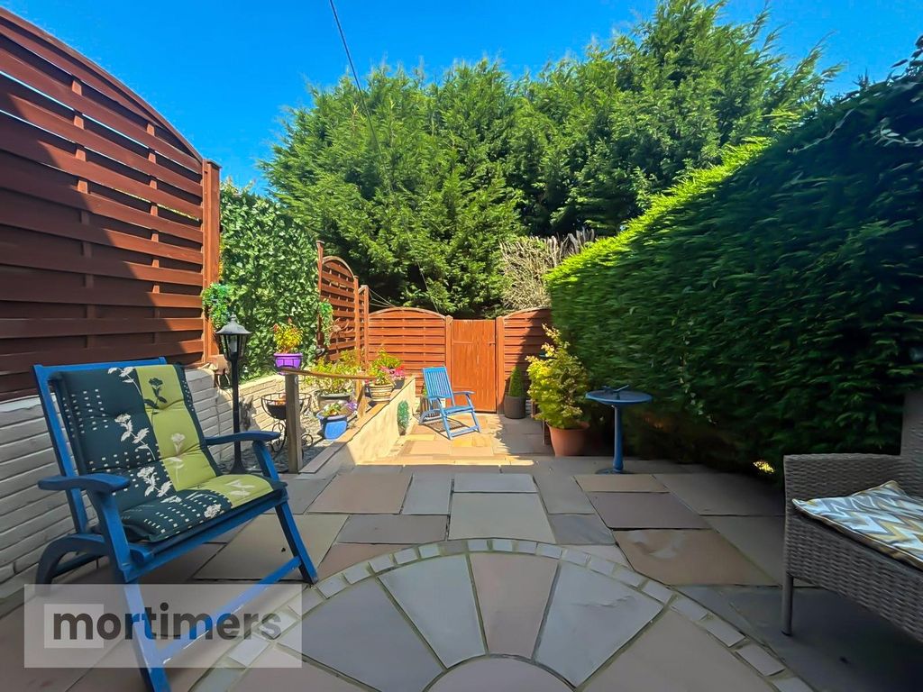 Property photo 3 of 17 Garden