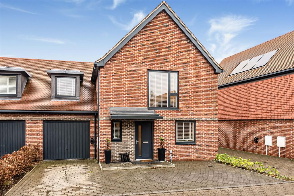 Property photo 1 of 32 23_72616.Jpg