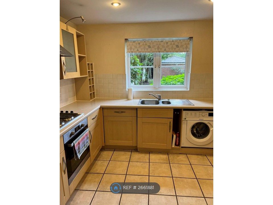 Property photo 3 of 10 Kitchen With Oven