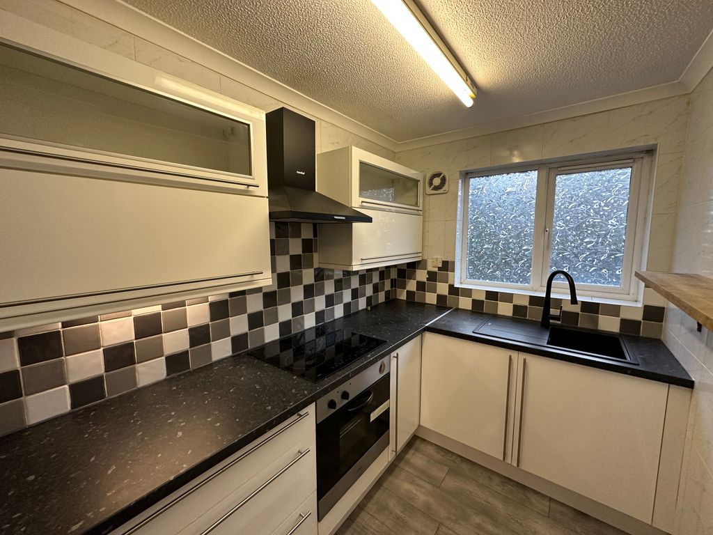 Property photo 2 of 7 Kitchen