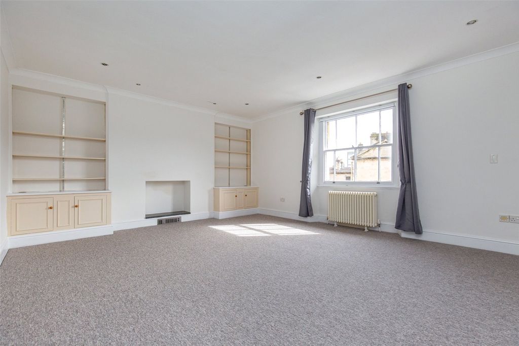 Property photo 2 of 13 Picture No. 28