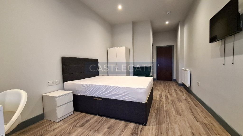 Property photo 2 of 10 Room 62, Renaissance Works, 103 New Street, Huddersfield, HD1 2Tw