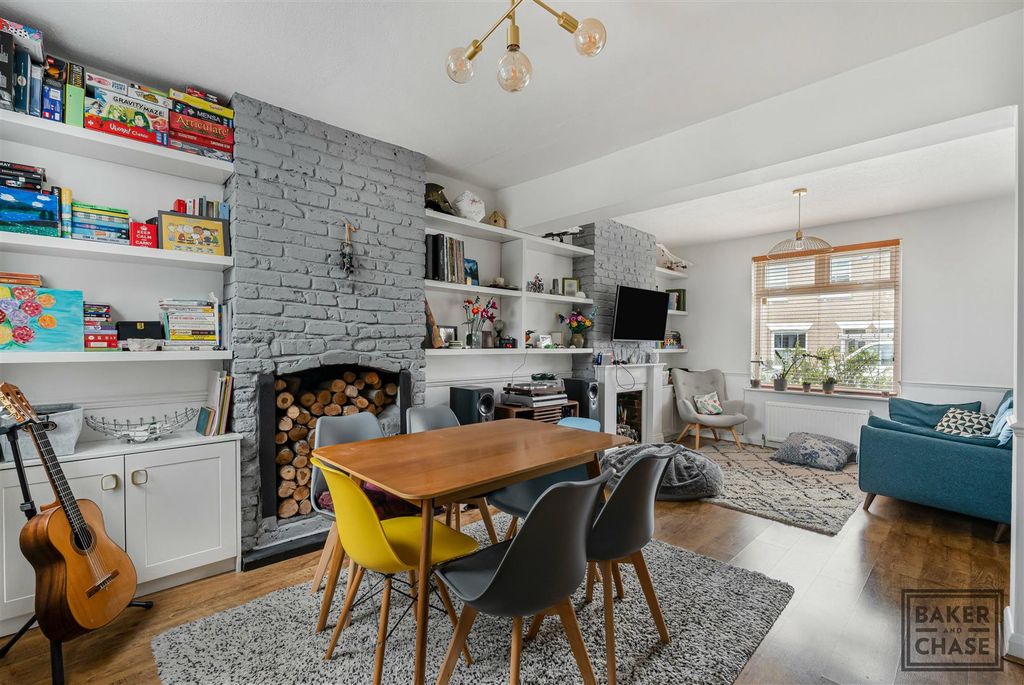 Property photo 2 of 29 Lounge