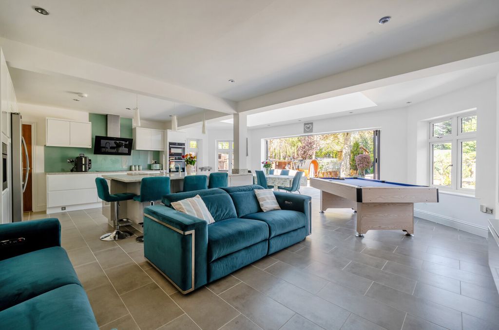 Property photo 3 of 22 1437852-15-69Eba6...