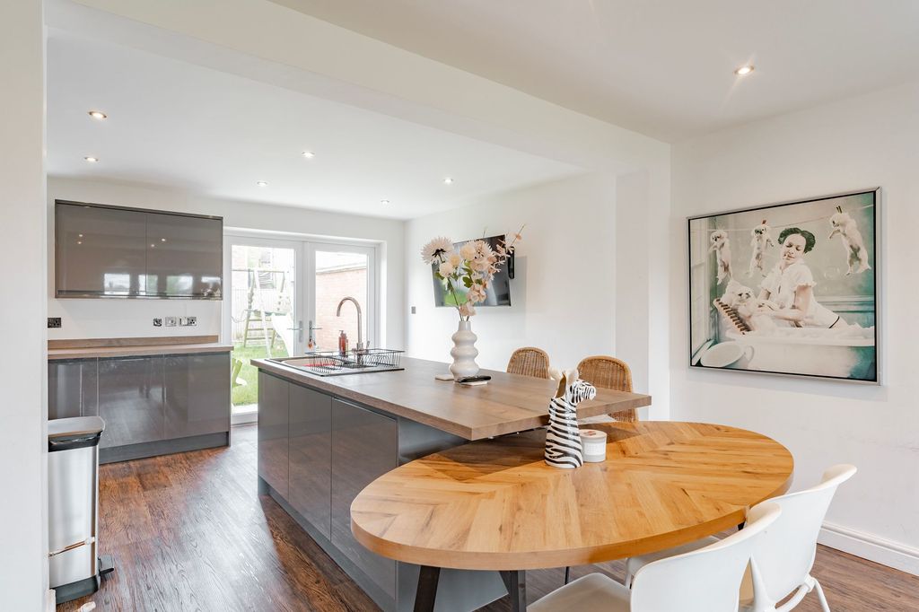 Property photo 3 of 24