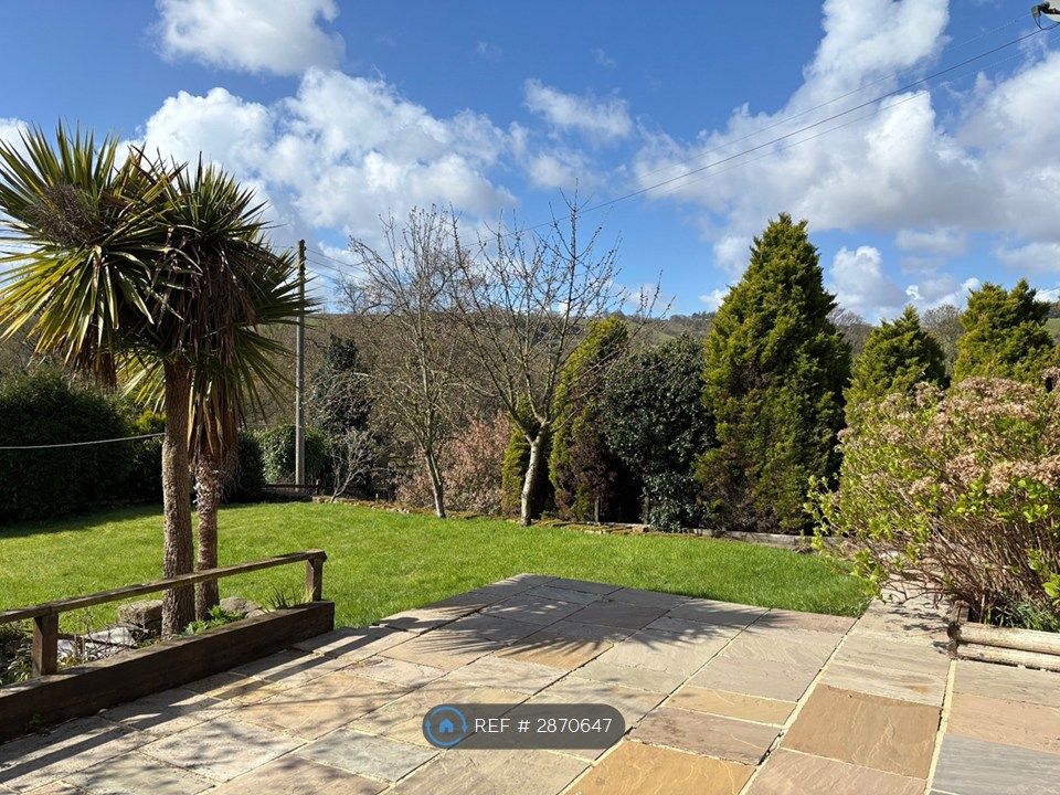 Property photo 3 of 8 Large Garden