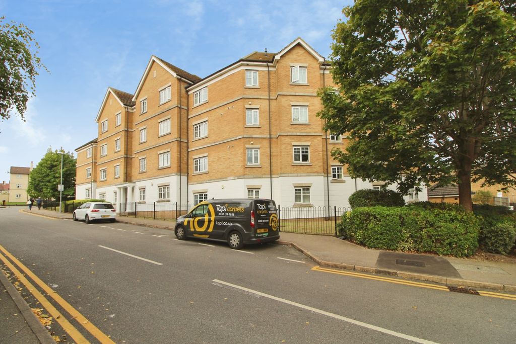 Property photo 1 of 15 Two Bedroom 3rd Floor Flat To Let