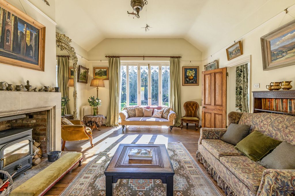 Property photo 2 of 20 Sitting Room