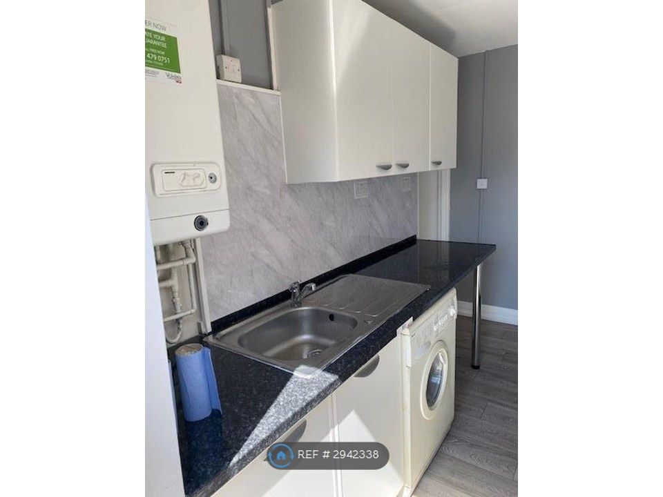 Property photo 2 of 7 Kitchen