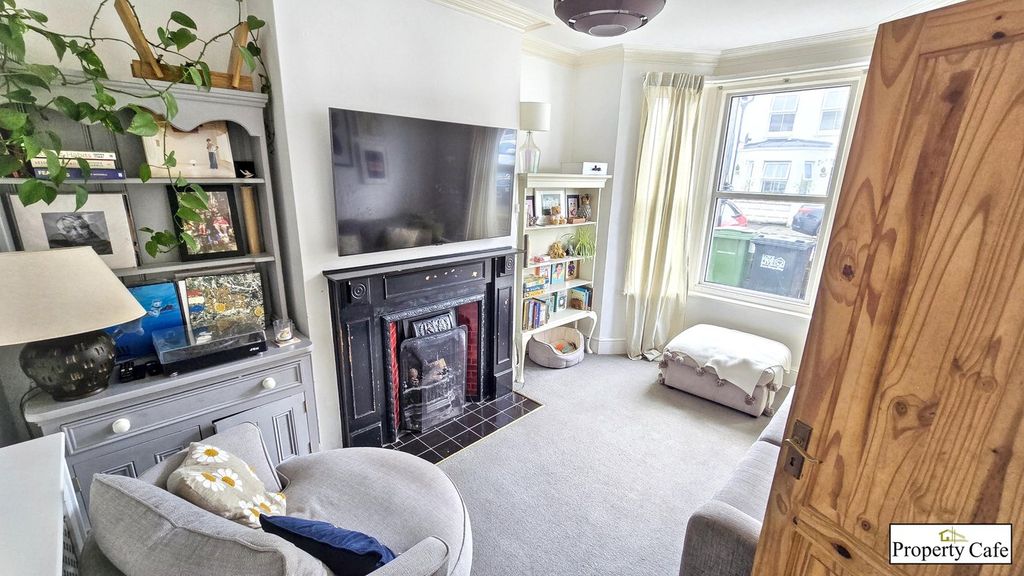 Property photo 2 of 14