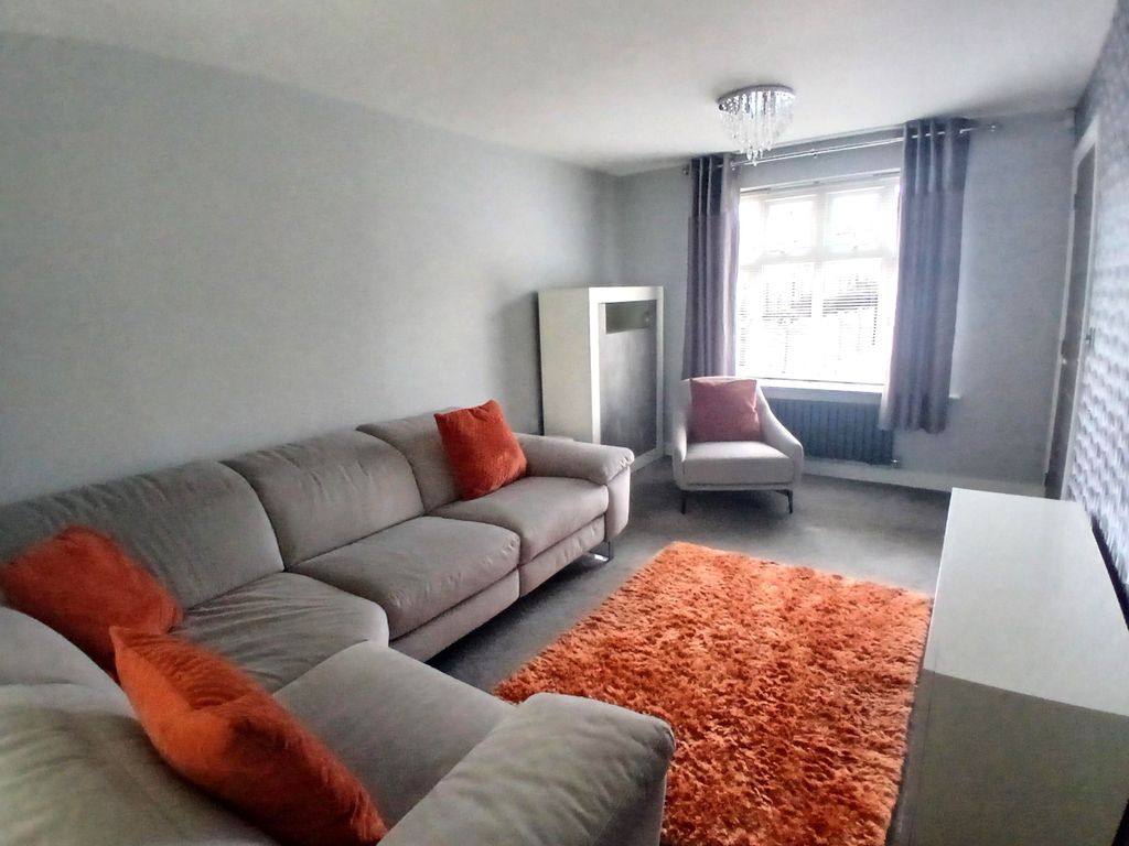 Property photo 3 of 18 Living Room