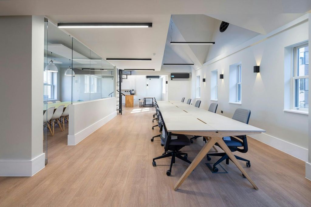 Property photo 2 of 11 Desk Area