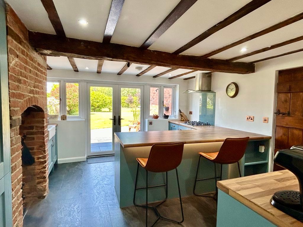 Property photo 2 of 27 Breakfast Kitchen