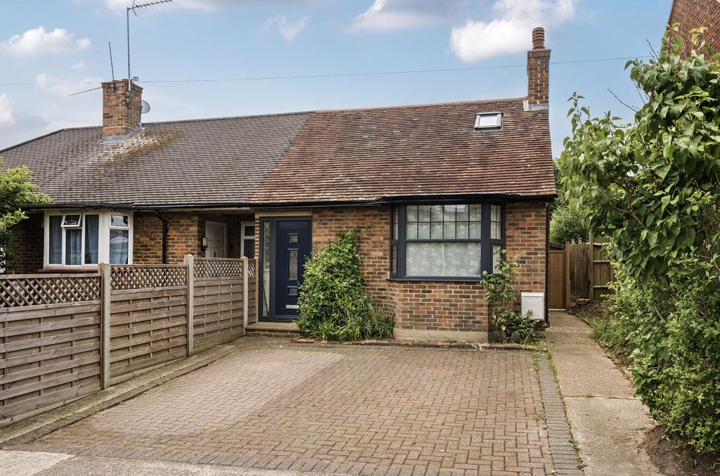 Property photo 1 of 18 1304621-25-684897...