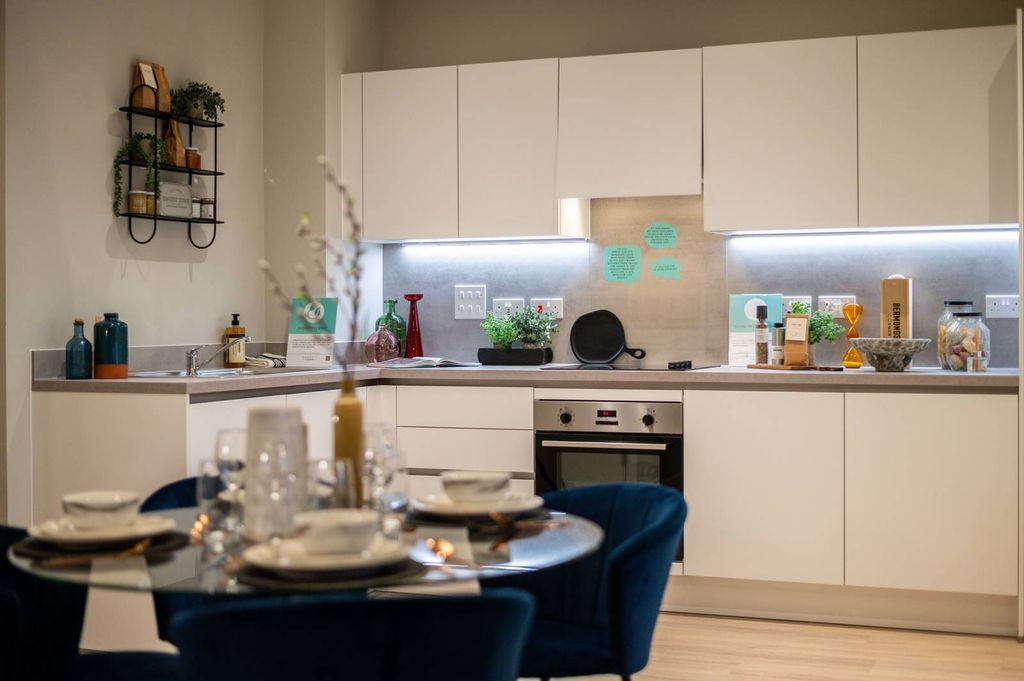 Property photo 2 of 21