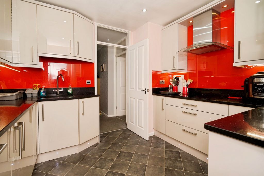 Property photo 2 of 20