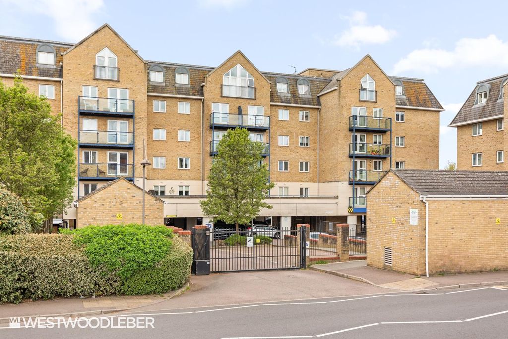 Property photo 1 of 19 Clarencelodge_20.Jpg