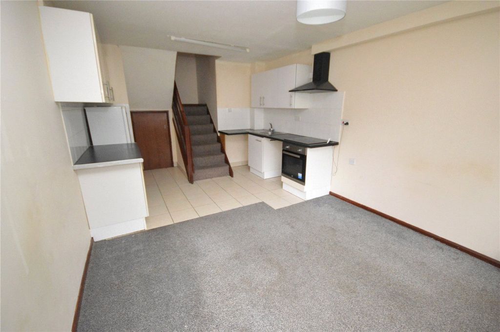 Property photo 2 of 8 Picture No. 11