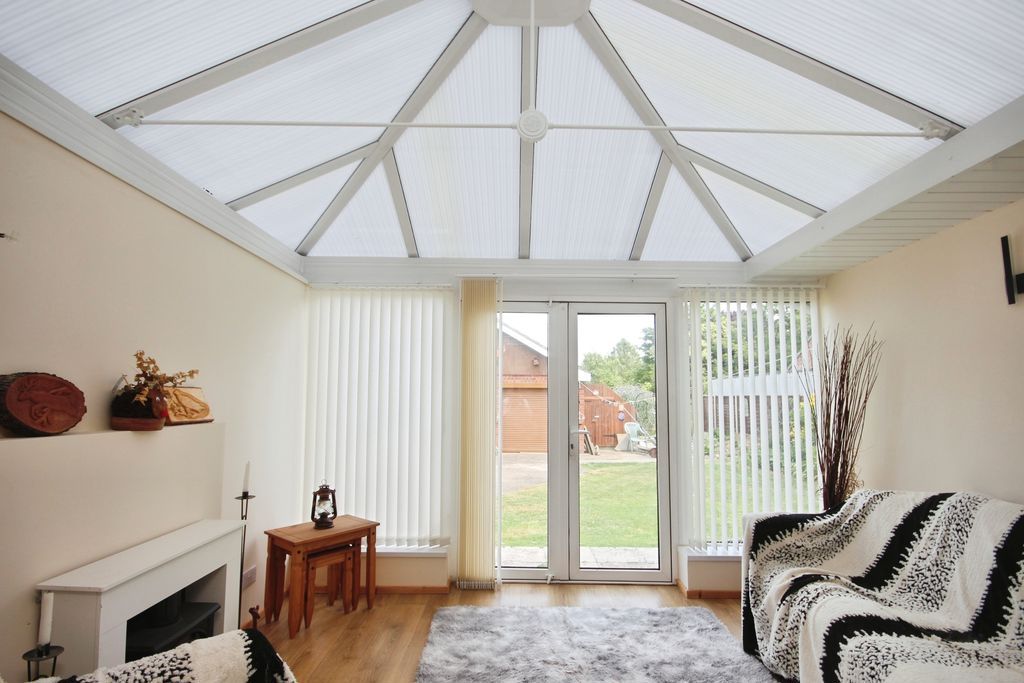 Property photo 3 of 6 Conservatory