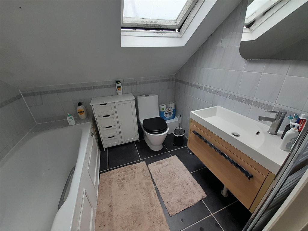 Property photo 3 of 4 Bathroom 1.Jpg