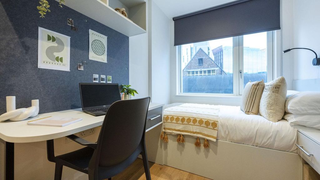 Property photo 1 of 28