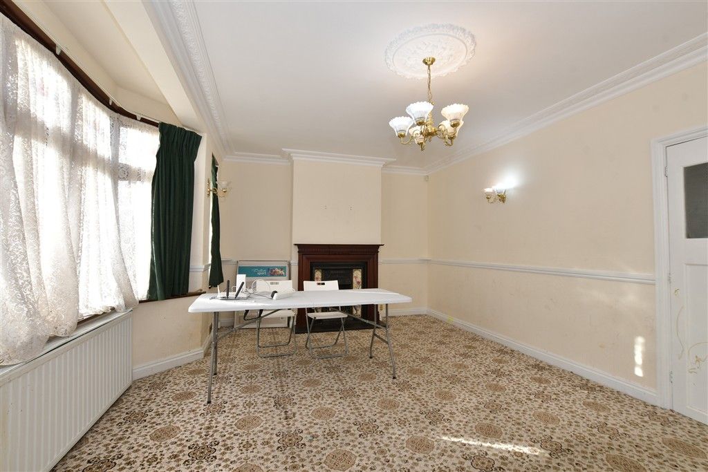 Property photo 3 of 14 Lounge