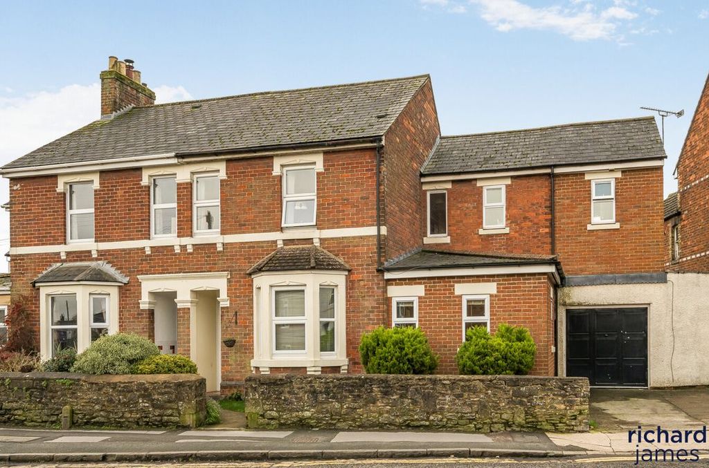 Property photo 1 of 21 00dc38F6377841179F7F5259903E28F6