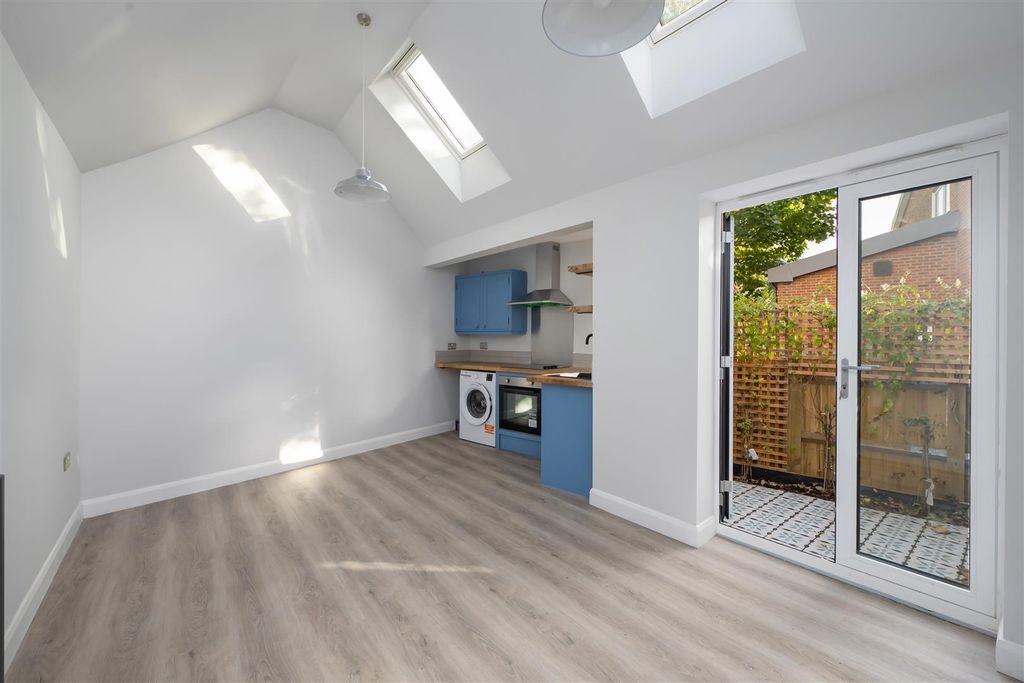 Property photo 2 of 14 Oxford Street, Whitstable