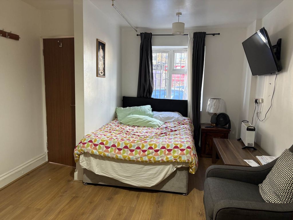 Property photo 3 of 6