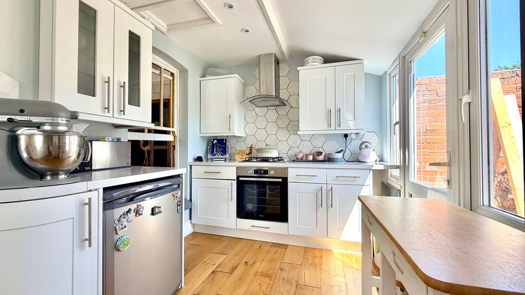 Property photo 3 of 12 Kitchen