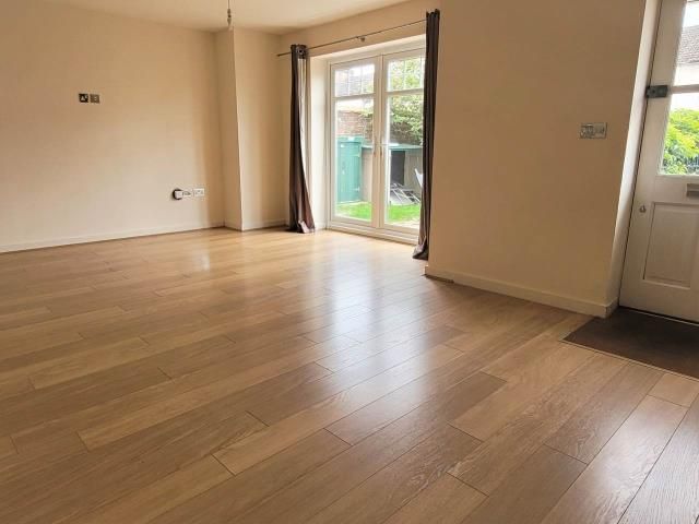 Property photo 2 of 7 Lounge (4).Jpg