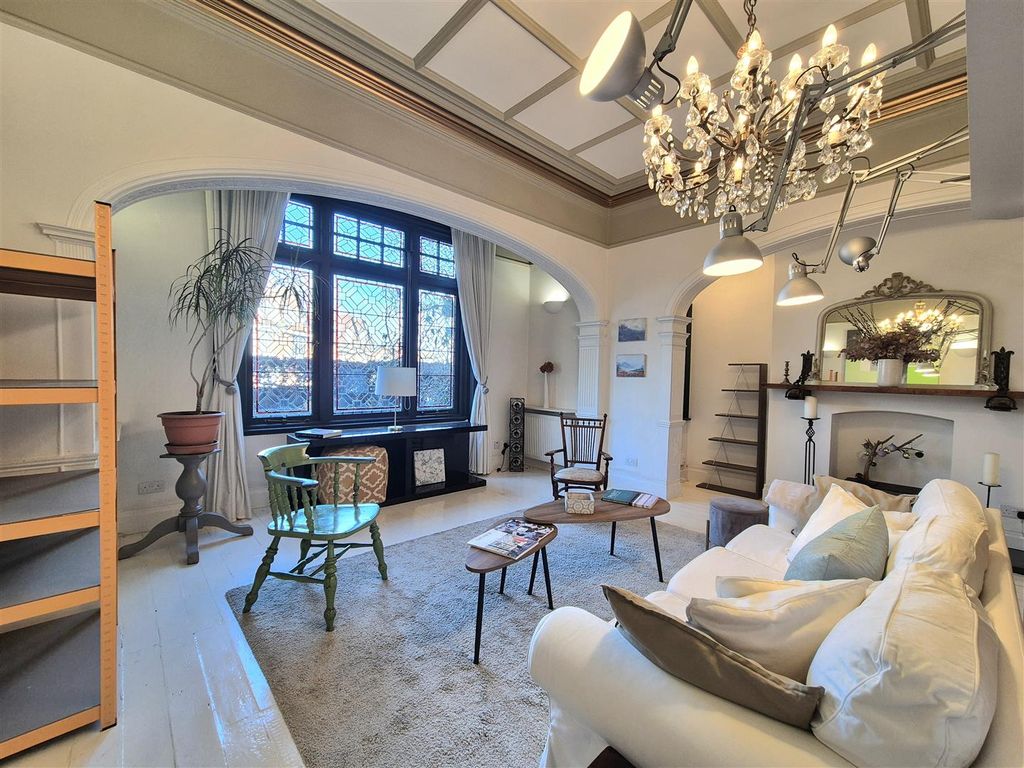 Property photo 2 of 21