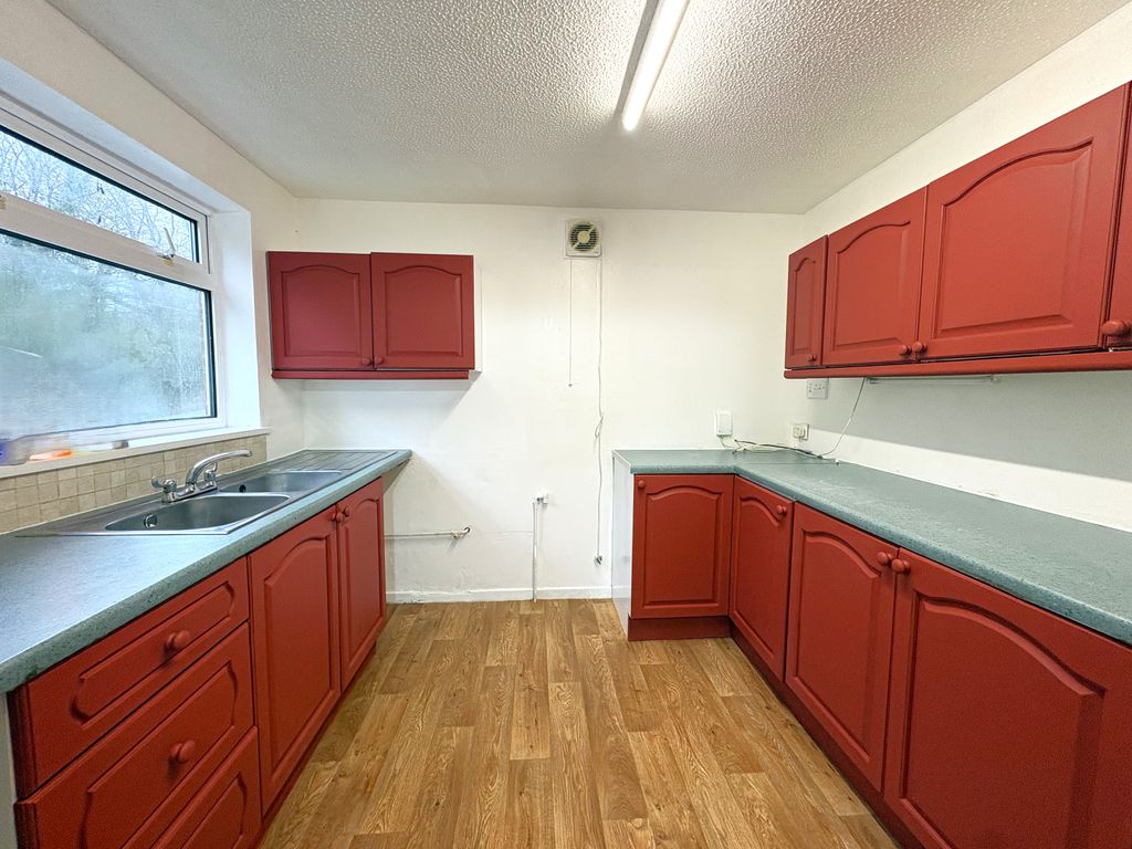 Property photo 3 of 7 Kitchen