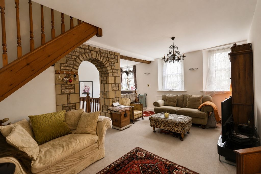 Property photo 3 of 23 D182F9D2-Da24-4Fbb-95Aa-E2Bfc6F6823F
