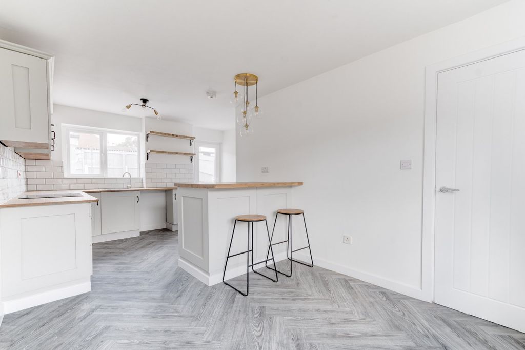 Property photo 2 of 14 Picture No. 10