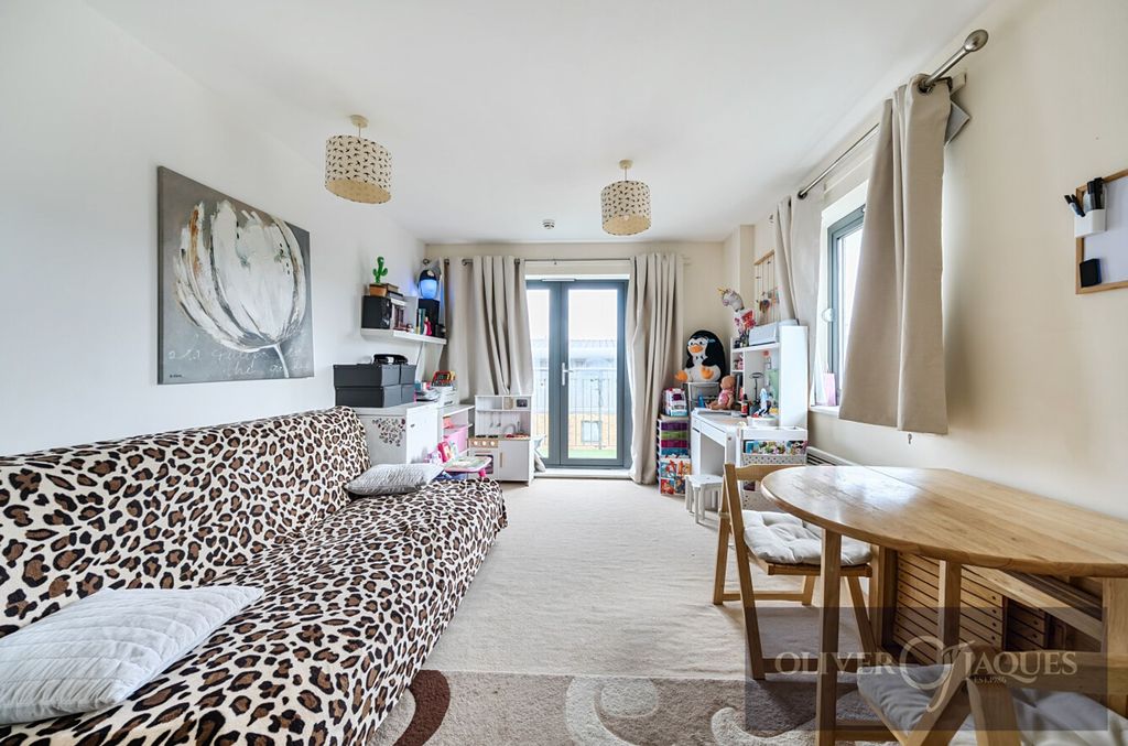 Property photo 2 of 11 Living Room