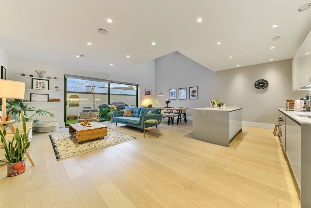Property photo 1 of 13 Waylett Place, 20...