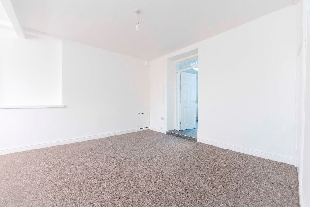 Property photo 3 of 25