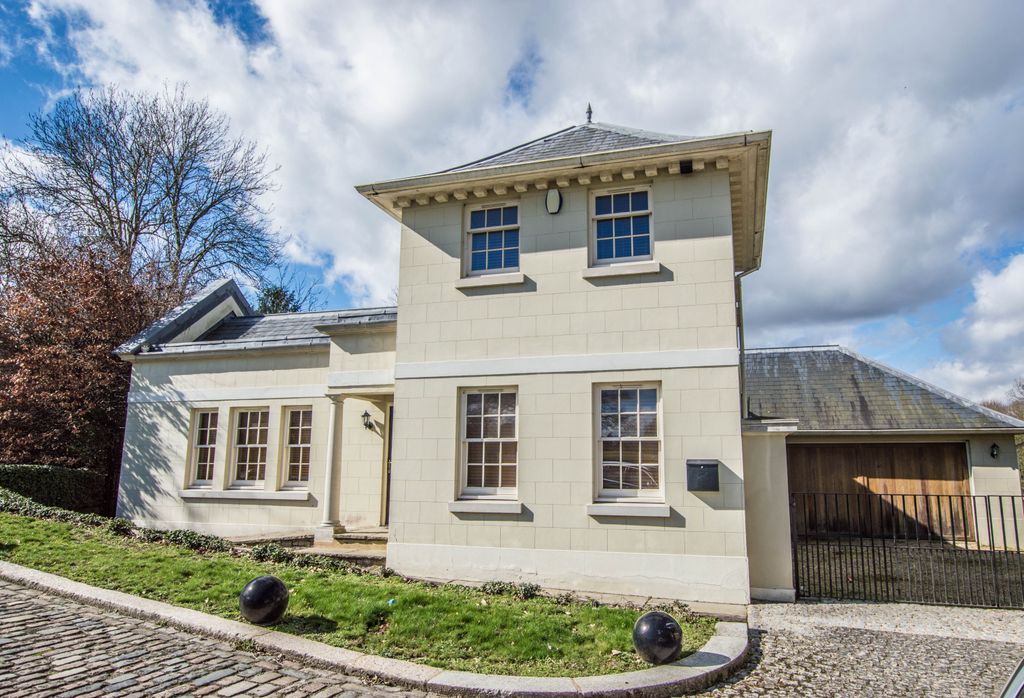 Property photo 1 of 28